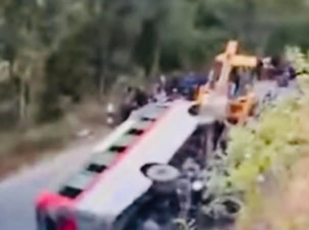 काठमाडौंमा स्कुल बस दुर्घटना हुँदा दुई बिद्यार्थीकाे मृत्यु