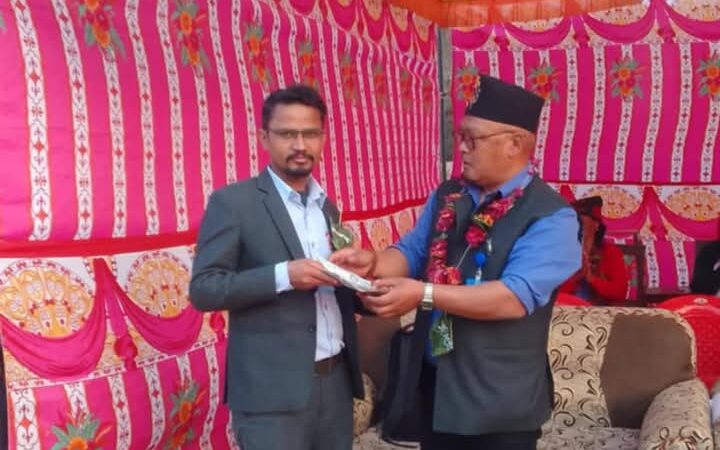 प्रधानाध्यापक सिद्धान्त द्वारा अरुण मा. वि. मा १ लाखको अक्षयकोष स्थापना