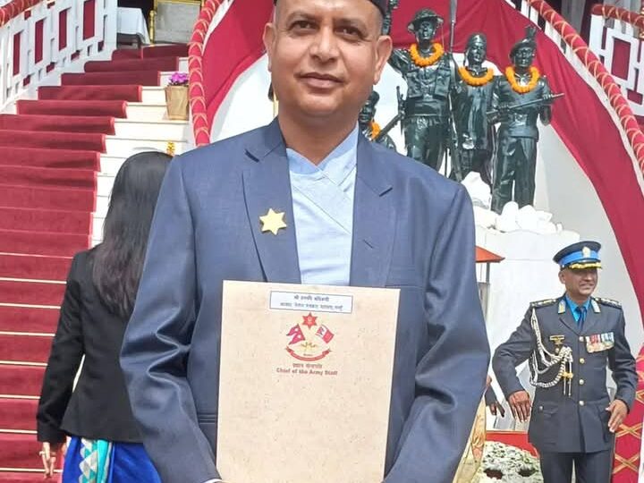 अध्यक्ष अधिकारी प्रधानसेनापति प्रशंसा निशान पदकबाट विभुषित