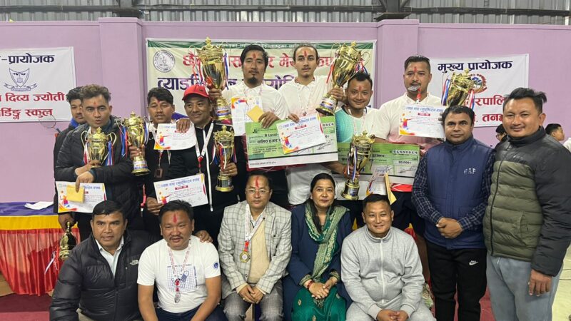 व्यास नगर मेयर कप व्याडमिन्टन प्रतियोगिताकाे बि लेवलमा विश्वास र विपिनकाे जाेडी प्रथम