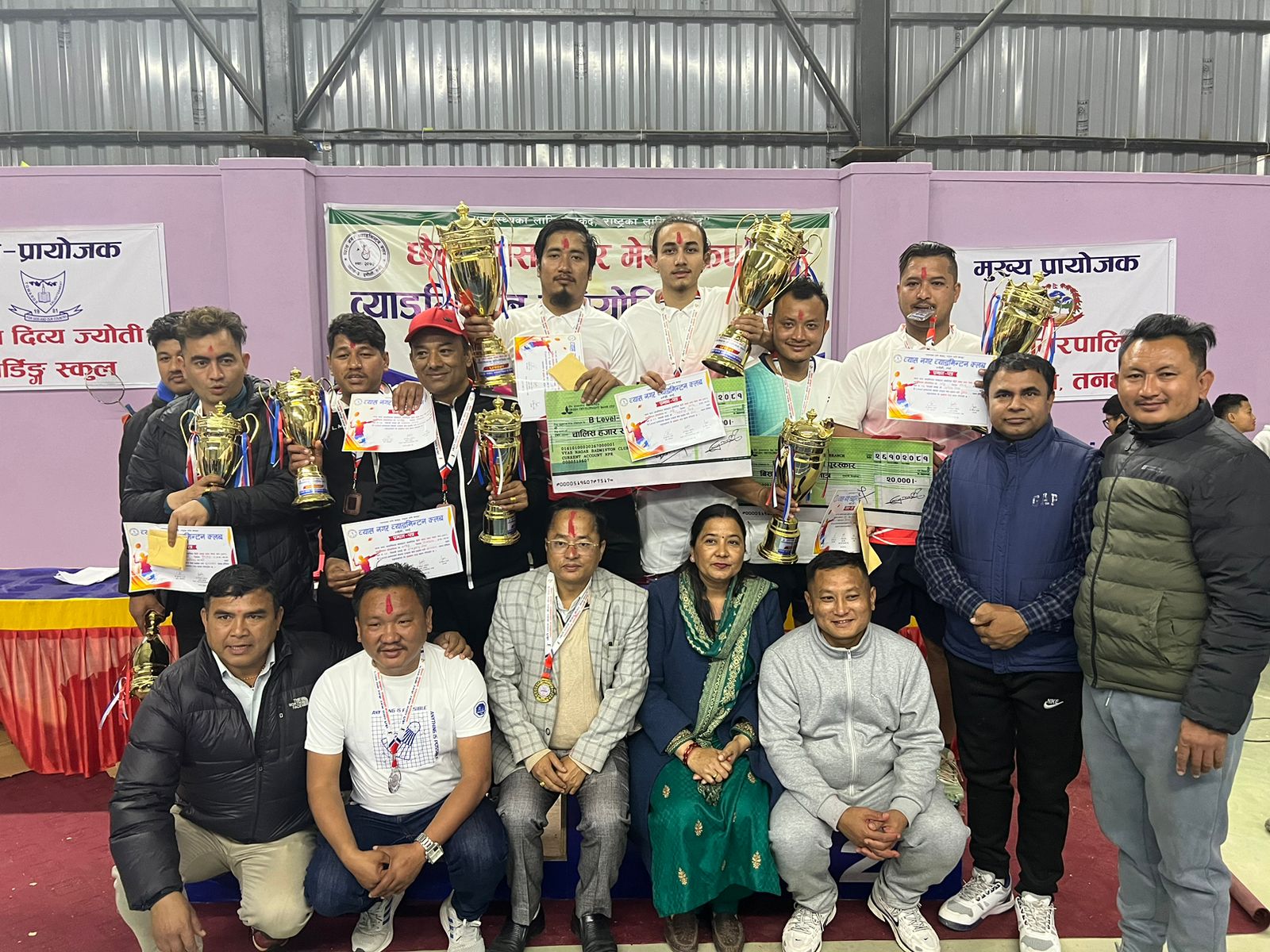 व्यास नगर मेयर कप व्याडमिन्टन प्रतियोगिताकाे बि लेवलमा विश्वास र विपिनकाे जाेडी प्रथम