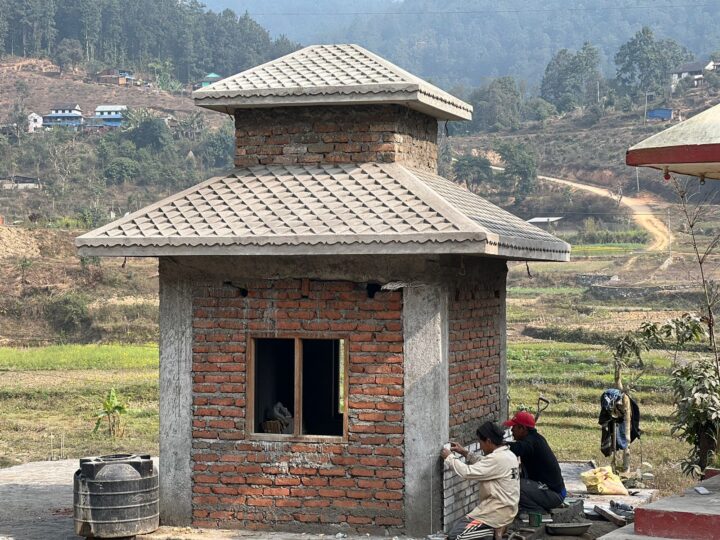 गुणादीमा बन्दै गरेको शिवालय मन्दिर निर्माणकाे काम अन्तिम चरणमा