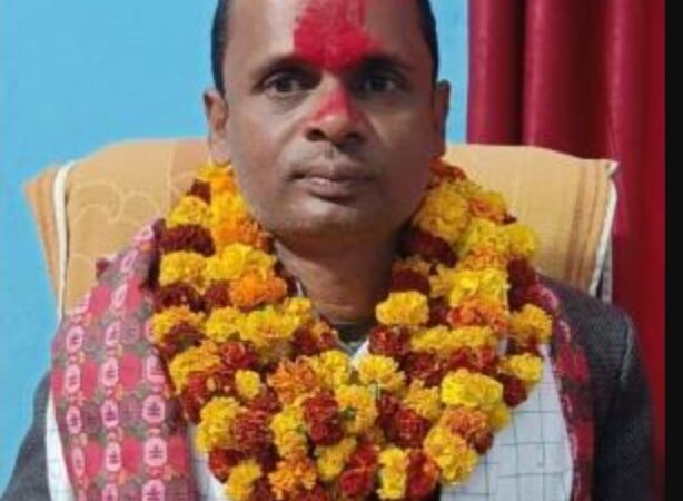 प्रमुख प्रशासकीय अधिकृत साहमाथी कार्यकक्षमै कुटपिट