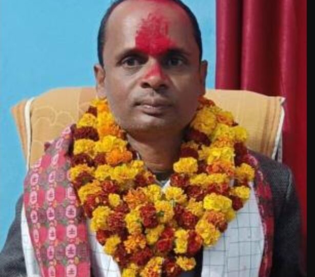 प्रमुख प्रशासकीय अधिकृत साहमाथी कार्यकक्षमै कुटपिट