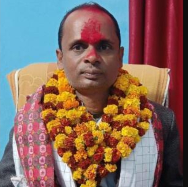 प्रमुख प्रशासकीय अधिकृत साहमाथी कार्यकक्षमै कुटपिट
