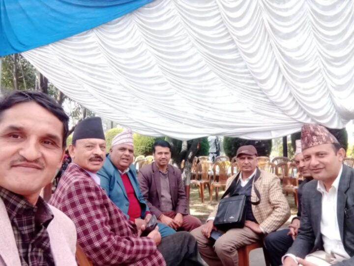 काेलेनिका तनहुँका प्रमुख खनाल कार्यालय छाेडेर संगठनकाे अधिवेशनमा