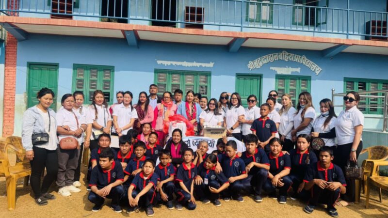 साैन्दर्य व्यवसायी संघ तनहुँकाे स्थापना दिवसमा बिद्यालयलाई सहयोग