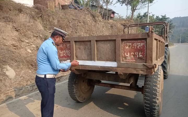 सवारी दुर्घटना न्युनिकरण गर्न तनहुँ ट्राफिककाे सक्रियता