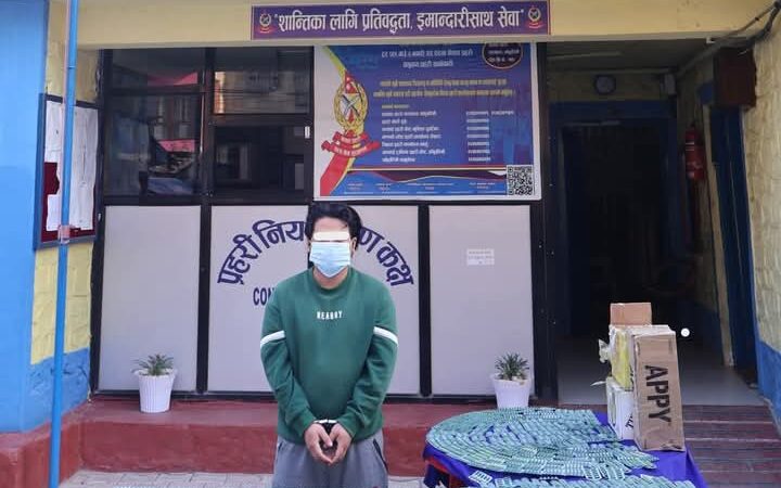लागु औषध सहित आँबुखैरेनीबाट एक युवक पक्राउ