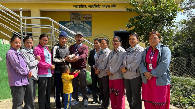 पार्वती आ वि का शिक्षकको सक्रियतामा बिरामी अभिभावक दिपक लाई ७५ हजार सहयोग !