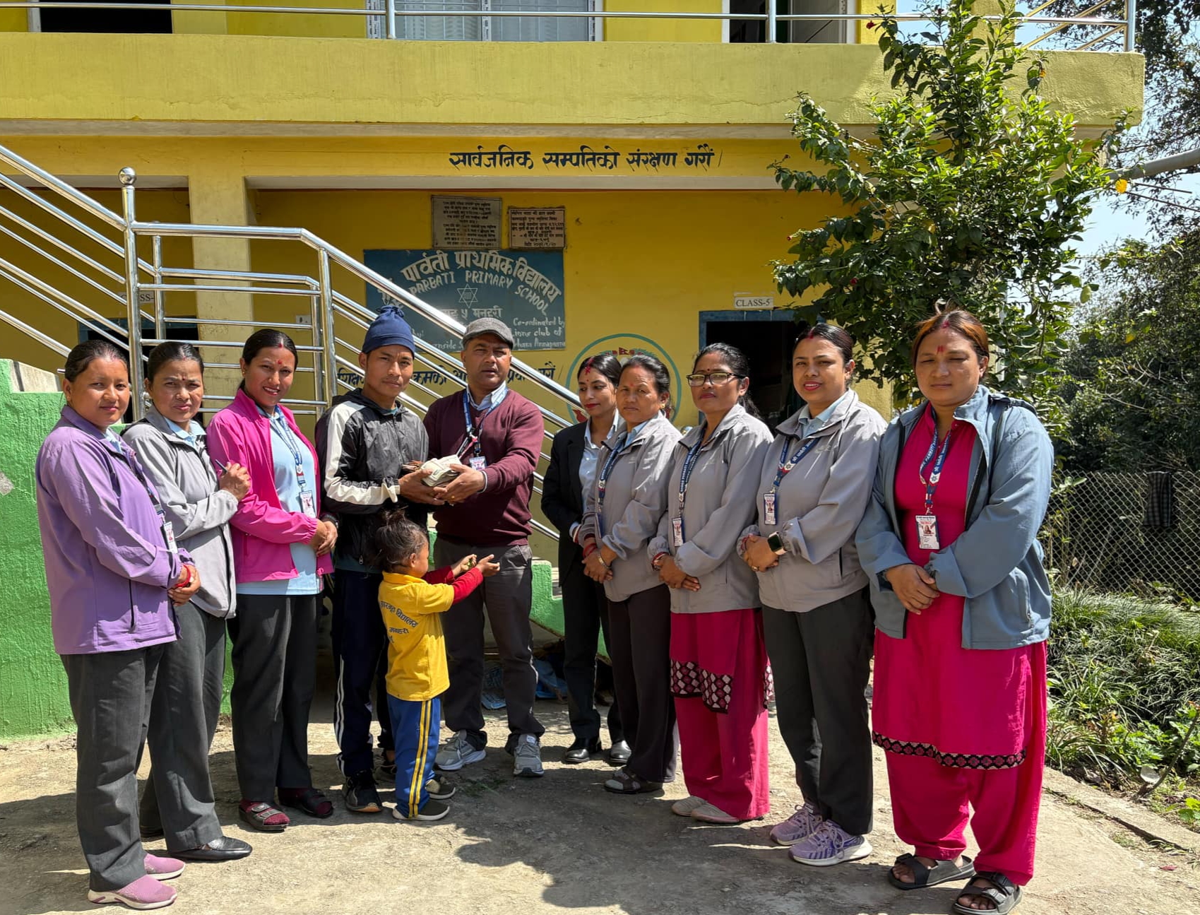 पार्वती आ वि का शिक्षकको सक्रियतामा बिरामी अभिभावक दिपक लाई ७५ हजार सहयोग !