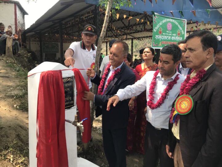 घरघरै धारा जडान गरेपछि भानुकाे खहरेबासी खुसी
