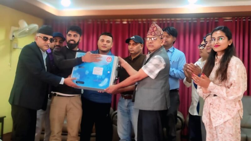 नेपाल विद्यार्थी सङ्घ तनहुँ द्वारा आबुखैरेनी क्याम्पसमा स्वास्थ्य सामग्री सहयोग