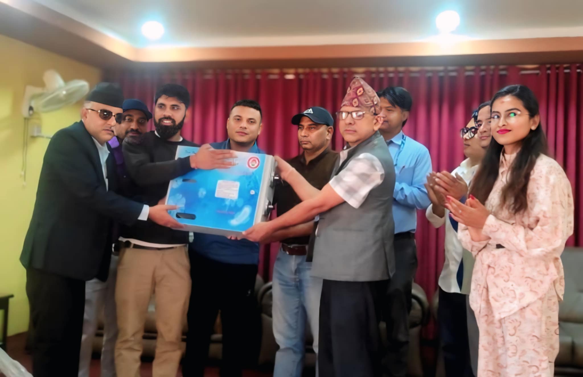 नेपाल विद्यार्थी सङ्घ तनहुँ द्वारा आबुखैरेनी क्याम्पसमा स्वास्थ्य सामग्री सहयोग