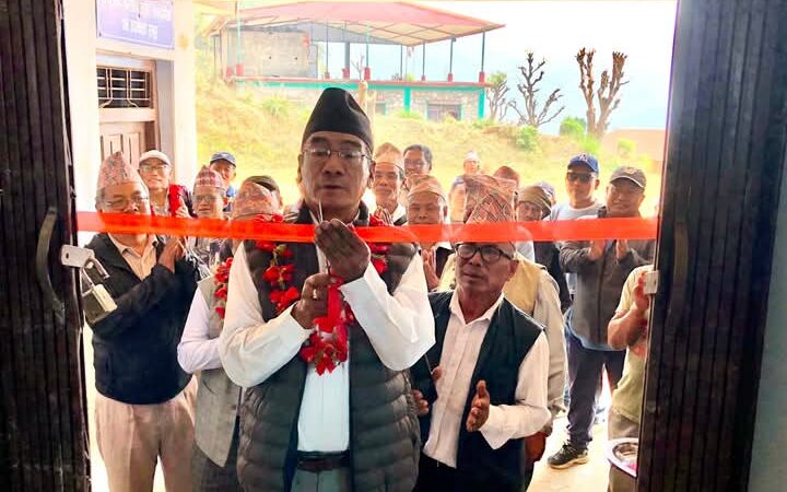 मिछुर्लुङ बहुउदेश्यीय सामुदायिक भवनकाे पुर्व मन्त्री आलेले गरे उद्घाटन