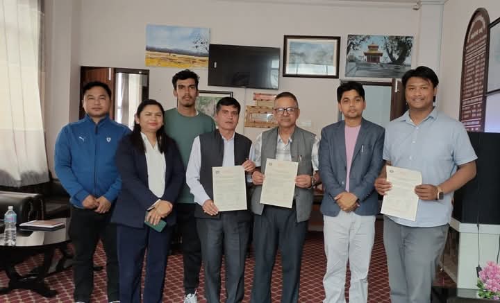 आँबुखैरेनी गाउँपालिकाद्वारा आँबुखैरेनी क्याम्पसका बिद्यार्थीलाई बस सेवा उपलब्ध गराउने