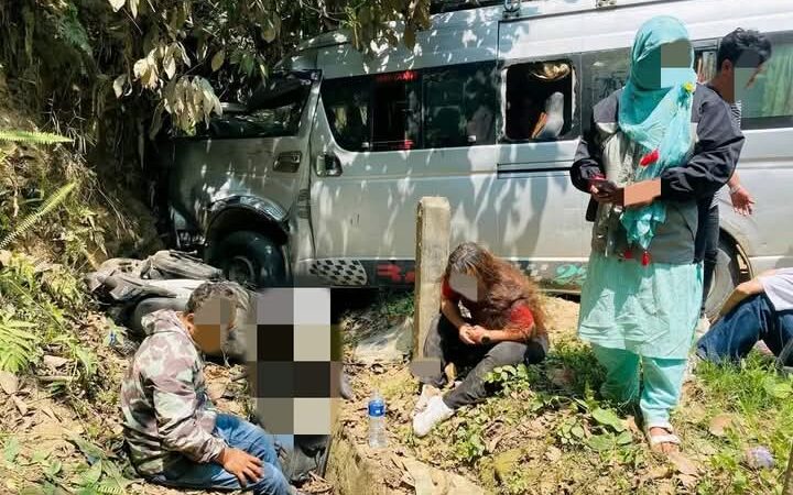 तनहुँकाे सवारी दुर्घटनामा आन्दाेलन गरेर फर्केका प्रधानाध्यापक घले र श्रेष्ठको मृत्यु , १४ घाइते