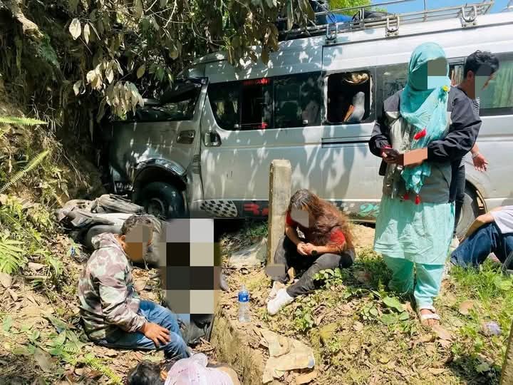 तनहुँकाे सवारी दुर्घटनामा आन्दाेलन गरेर फर्केका प्रधानाध्यापक घले र श्रेष्ठको मृत्यु , १४ घाइते