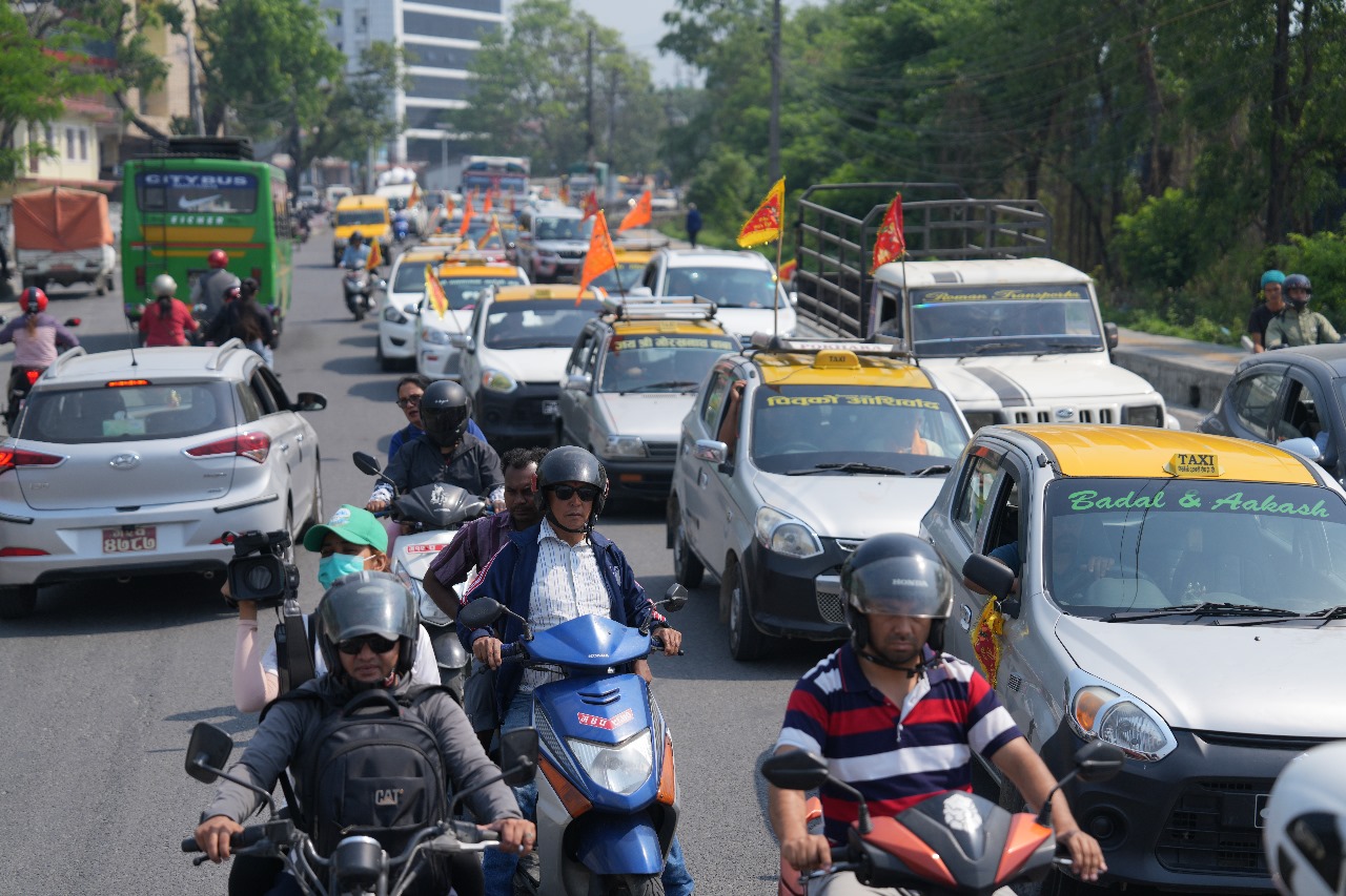 महायज्ञको सन्देश फैलाउन पाेखरामा बृहत् ट्याक्सी र्‍याली