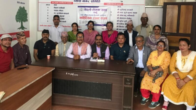 शान्ति र विकासको पक्षमा कलम चलाउन लेखकलाई आग्रह