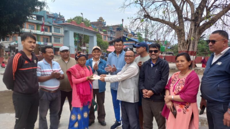 आर्थिक अभावले उपचार गर्न नसकेकी भुजेललाइ निर्मल मावि २०४५ एसएलसी समुहको सहयोग