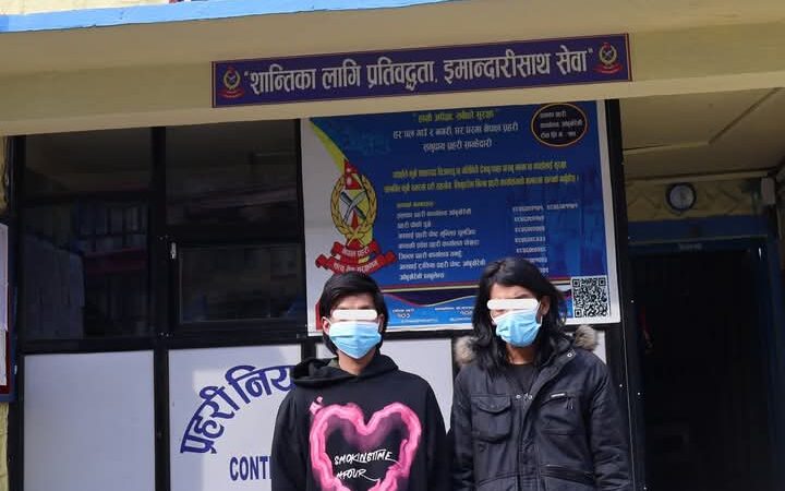 आँबुखैरेनीमा लागुऔषध सहित २ युवक पक्राउ