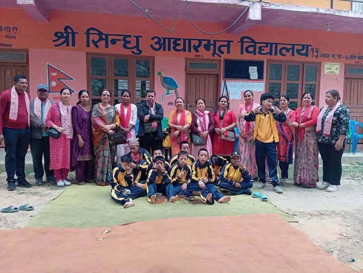 गाैलीद्वारा सिन्धु आविका बालबालिकालाई पाेशाक वितरण