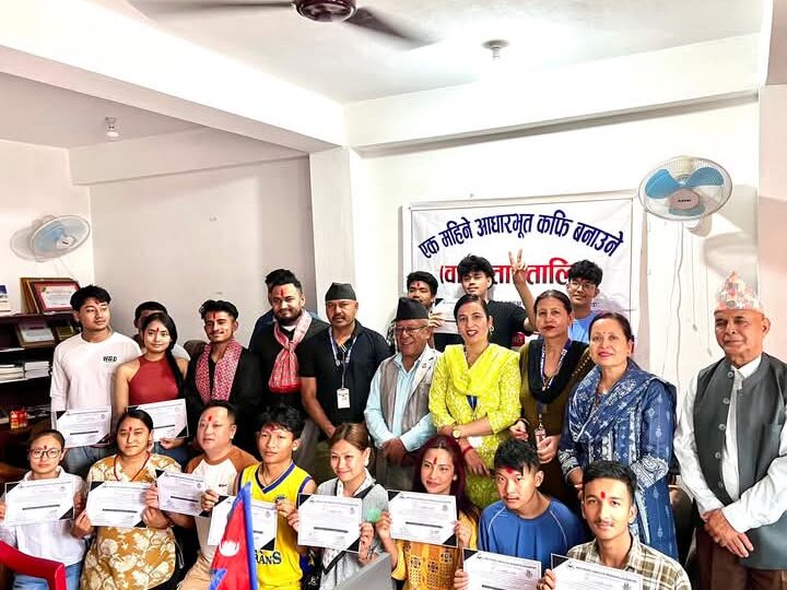 व्यास २ का युवालाई कफी बनाउने तालिम