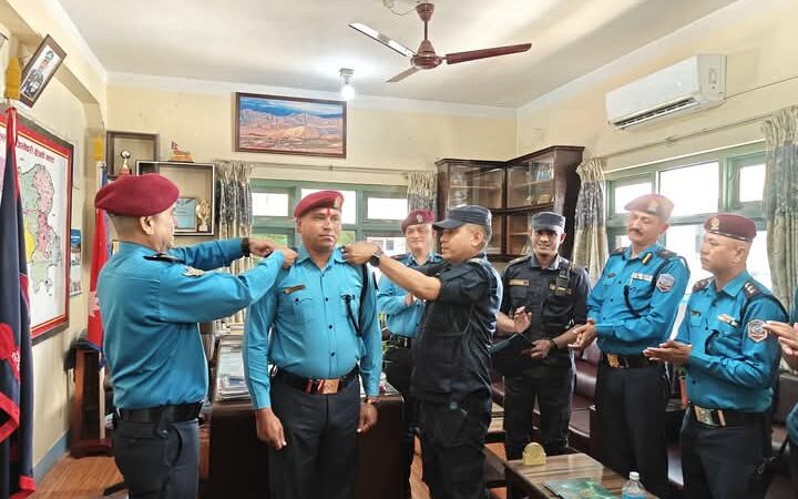 असइ बाट बढुवा भएर सइ भएका परियारलाई दर्जानी चिन्हले शुसाेभन