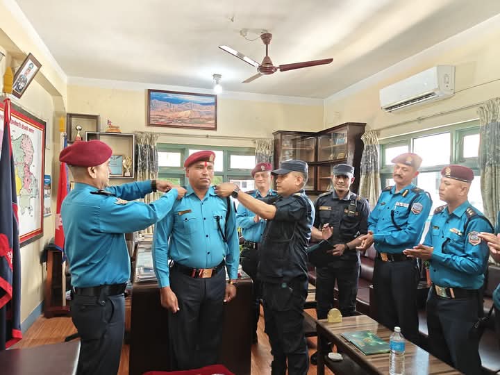 असइ बाट बढुवा भएर सइ भएका परियारलाई दर्जानी चिन्हले शुसाेभन