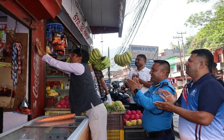 आँबुखैरेनीमा घर–घरमा प्रहरी अभियान