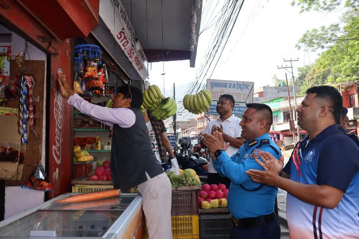 आँबुखैरेनीमा घर–घरमा प्रहरी अभियान