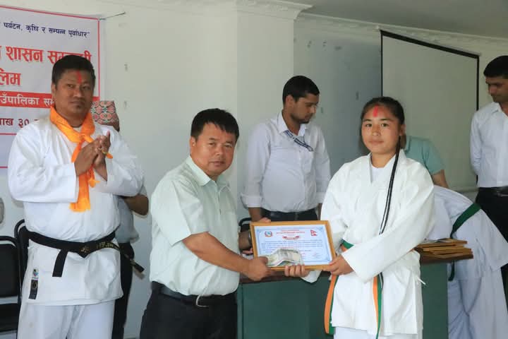 देवघाट गाउँपालिका अध्यक्ष थापाले गरे खेलाडीलाई सम्मान
