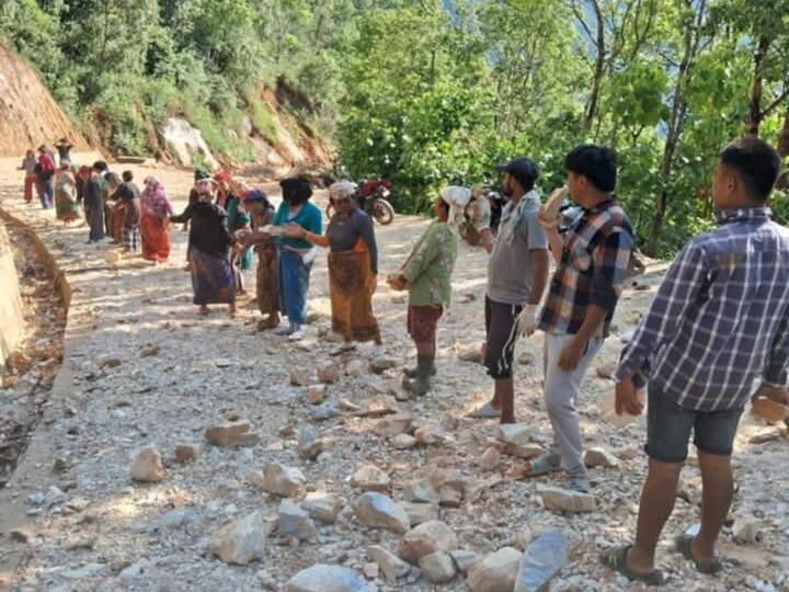 गिराउन चौर–हिलेखर्क सडक स्तर उन्नति कार्य श्रमदान मार्फत सुरु !