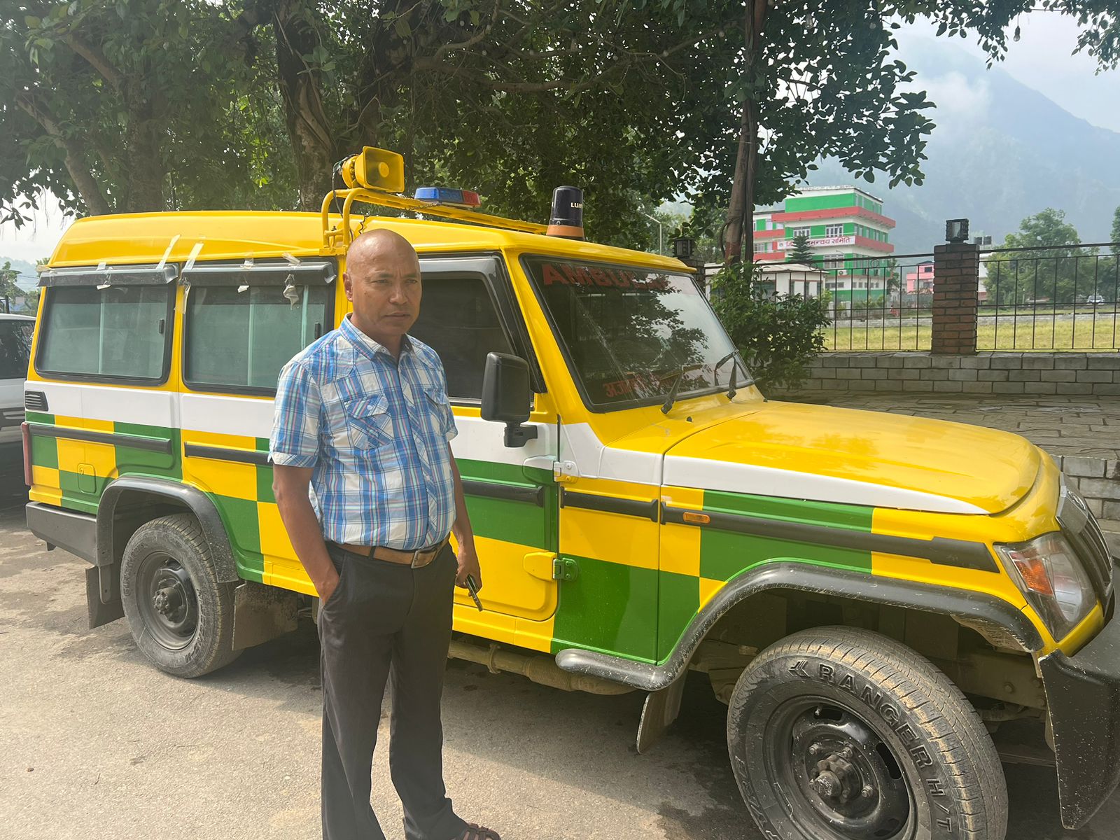 ऋषिङ ८ का वडा अध्यक्ष श्रेष्ठले ल्याए ऋषिङमा एम्बुलेन्स
