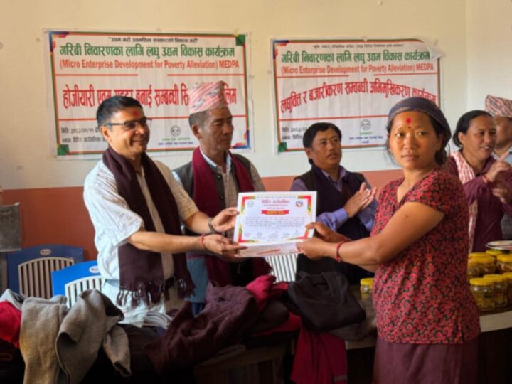 घिरिङका महिलालाई होजियारी स्विटर सिलाई बुनाई र अचार बनाउने तालिम