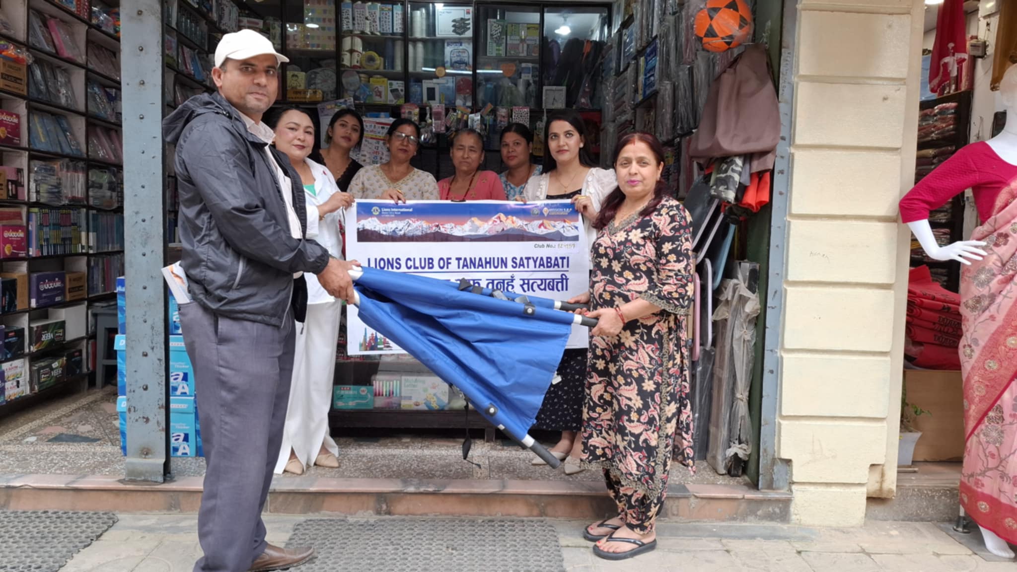 लायन्स क्लव अफ तनहुँ सत्यवती द्वारा बिद्यालयलाई स्टेचर सहयोग