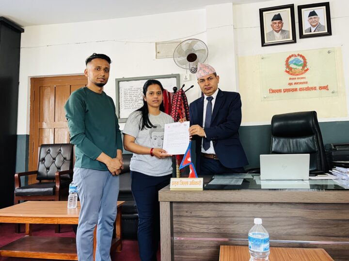 पेशागत सुरक्षाको माग गर्दै प्रेस सेन्टर तनहुँले बुझायो ज्ञापन पत्र
