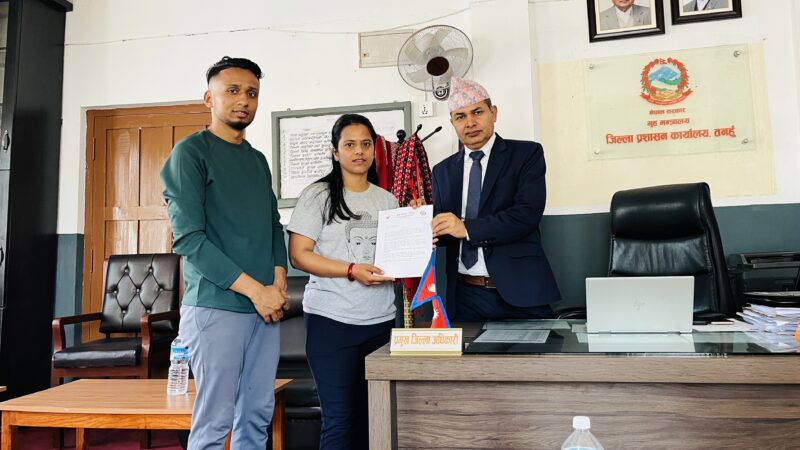 पेशागत सुरक्षाको माग गर्दै प्रेस सेन्टर तनहुँले बुझायो ज्ञापन पत्र