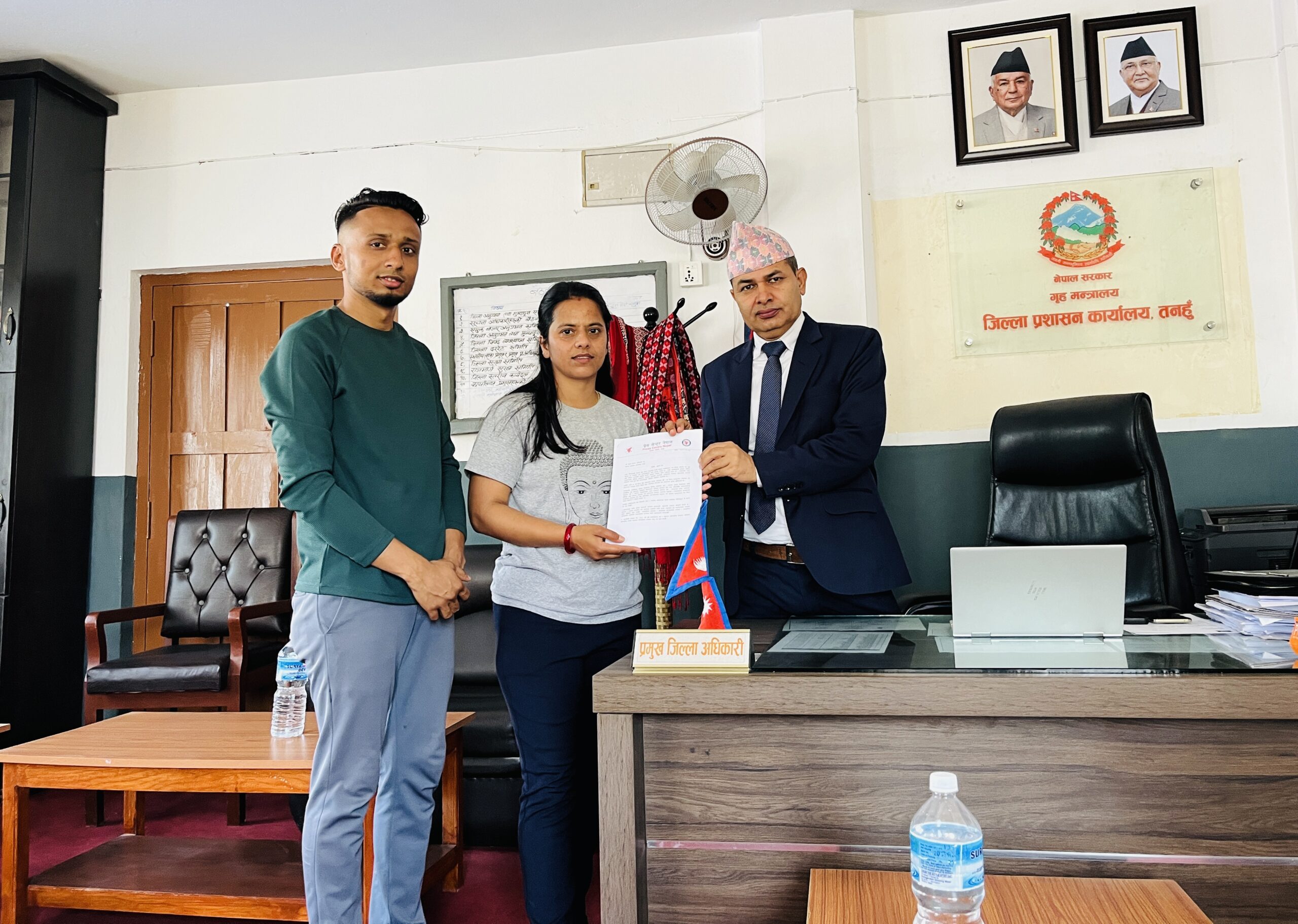 पेशागत सुरक्षाको माग गर्दै प्रेस सेन्टर तनहुँले बुझायो ज्ञापन पत्र