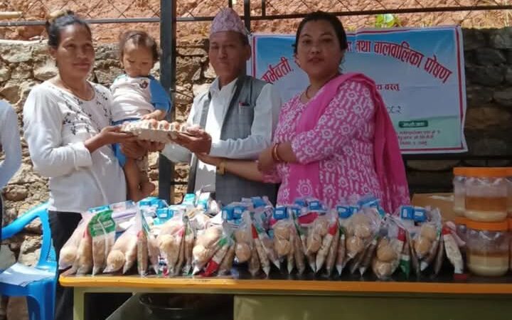 भिमादका सुत्केरी महिलालाई पाेषण तथा सरसफाइ सामाग्री वितरण