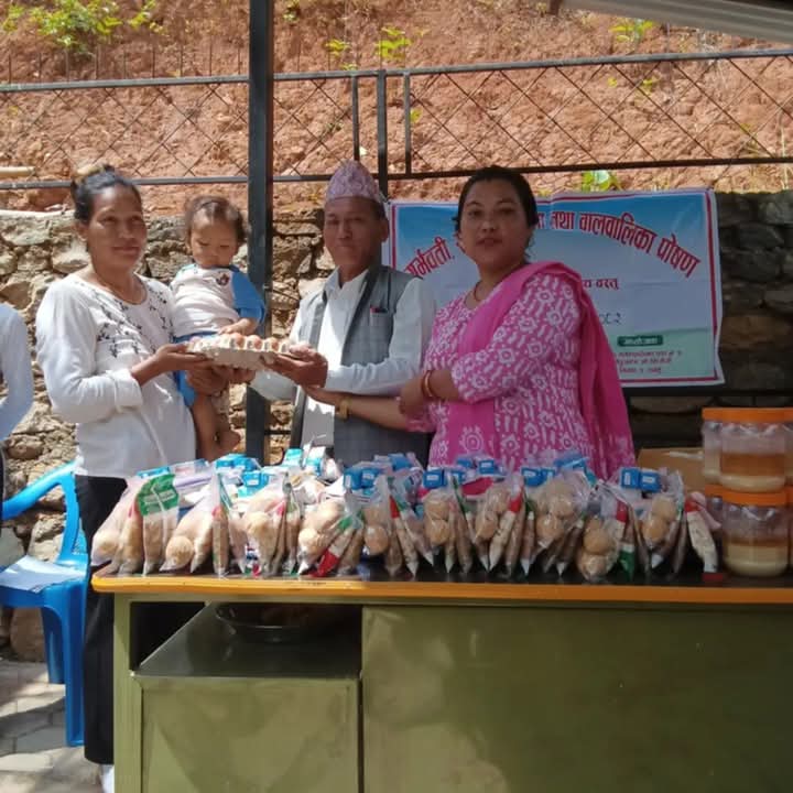 भिमादका सुत्केरी महिलालाई पाेषण तथा सरसफाइ सामाग्री वितरण