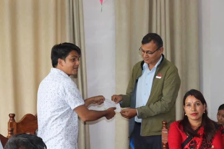 आँबुखैरेनी गाउँपालिकाद्वारा ७९ जना विद्यार्थीलाई छात्रवृत्ति वितरण