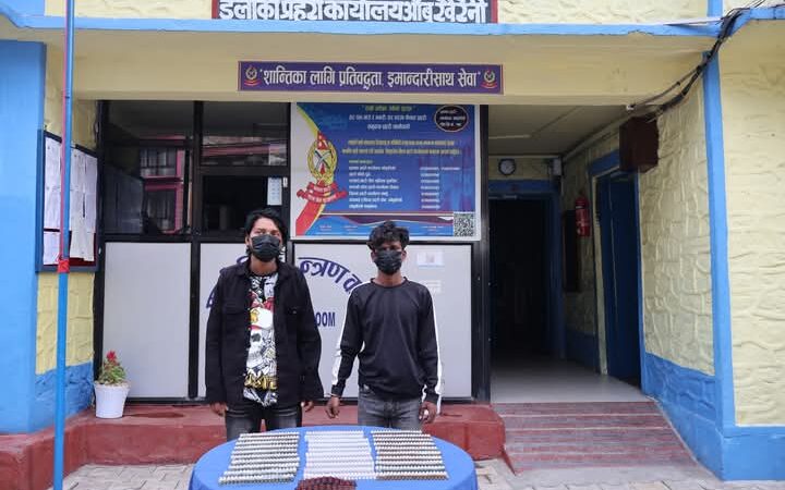 आँबुखैरेनीबाट लागु औषध सहित २ युवा पक्राउ