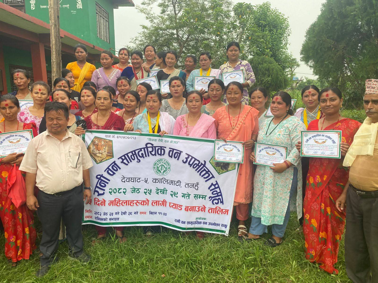 देवघाटका महिलाहरुलाइ ५ दिने सेनेटरी प्याड बनाउने तालीम