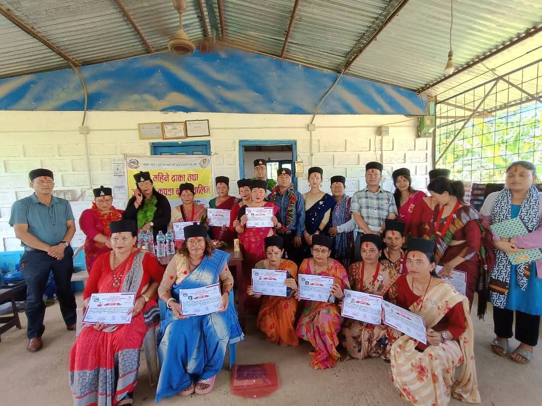 भानु नगरपालिकामा दुई महिने ढाका तथा जनजाती कपडा बुनाई तालिम सम्पन्न