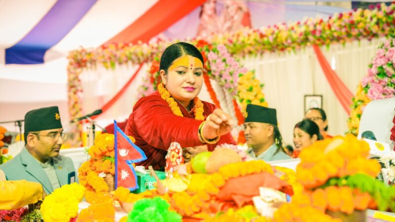 कोटिहोममा गुरुङ समुदायको पोसाकमा भागवत मञ्जरी राधिका दासी