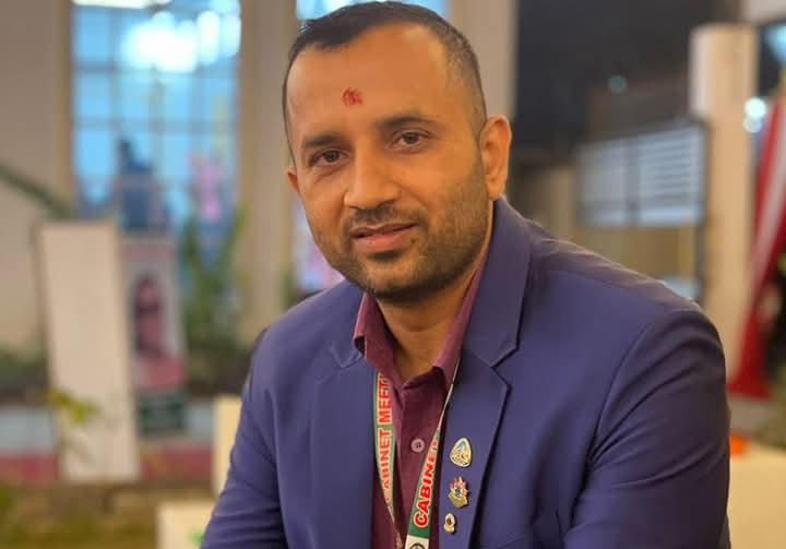 ब्यास नगरका बिरामी र असहाय व्यक्तिलाई वडा सदस्य भण्डारीले निशुल्क सेवा दिने