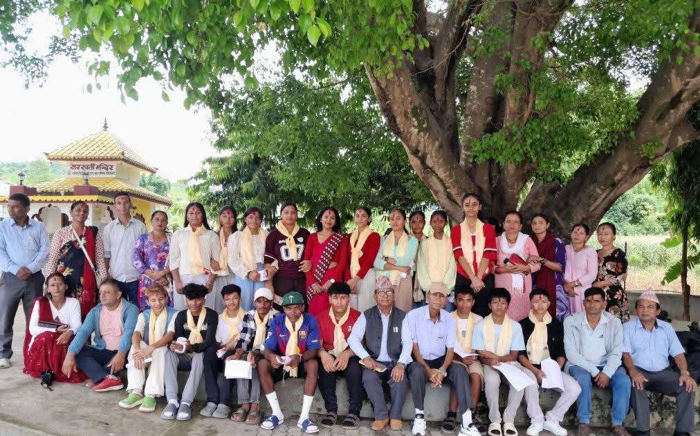 चण्डिदेवीका एसइईमा उत्तीर्ण बिद्यार्थीहरूलाइ बिद्यालयकाे सम्मान
