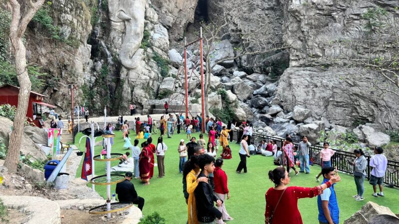 ऐना पहराकाे लाेकदाेहाेरी कार्यक्रममा आज बद्री पंगेनी र अस्मिता डल्लाकाेटी आउने